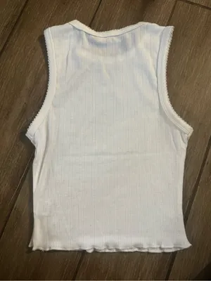 White Ribbed Scoop Tank with Scalloped Trim thumbnail 4