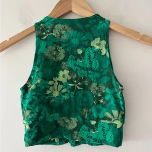 OFFLINE By Aerie Real Me XTRA Twist Crop Tank Top Jade‎ Floral Green Butterfly thumbnail 5