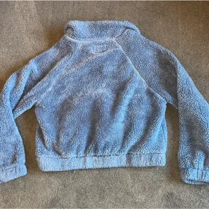 Aeropostale Women’s size Medium Cropped Blue Sherpa Sweatshirt thumbnail 2