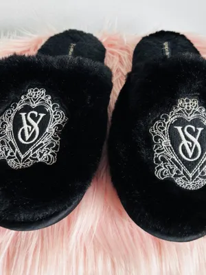 Victoria's Secret women's slippers in size M thumbnail 4