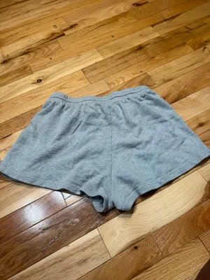 Old Navy Comfortable sweatshorts thumbnail 2
