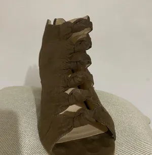 Attention Anckle Boots size 10 Good condition. Heels 3” thumbnail 5