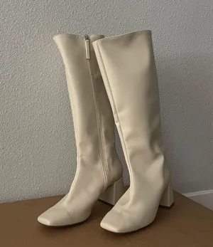 Alohas White Chalk Vegan Leather Boots thumbnail 3