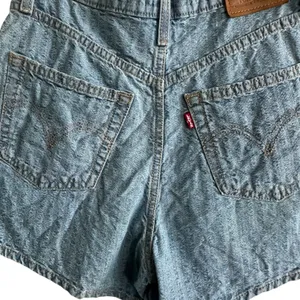 Levis Premium Womens High Loose Shorts Sz 26 Lets Stay in Short thumbnail 14