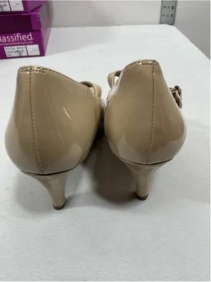 Womans New In Box City Classified Kaylee Mary Jane Pumps Size 8 Beige thumbnail 4