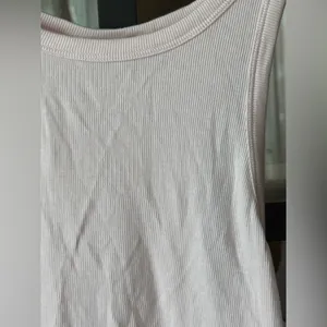 Aritzia Sunday Best ReRib tank top ribbed scoop crop sinch seamless lilac bloom thumbnail 6