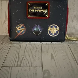Loungefly The Marvels Group Zip Around Wallet Glows In The Dark Superhero Comics thumbnail 5