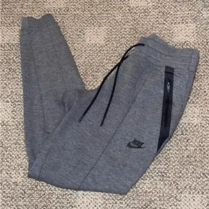Nike Tech Joggers thumbnail 2