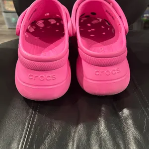 CROCS women’s Pink Slippers with Fun Charms thumbnail 8