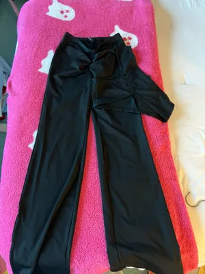 Zaful Discover elegance with these sleek black women's pants. Perfect for any occasion, these pants offer both style and comfort. thumbnail 1