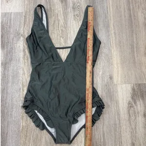 Cupshe Sweet Smile Solid One Piece Swimsuit Dark Green Ruffle Trim V-Neck Medium thumbnail 3