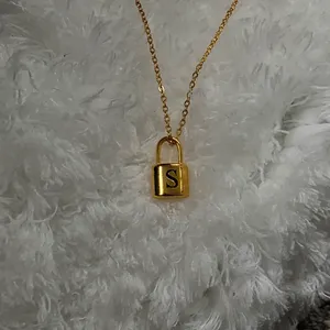 Lock Trendy Gold Letter S Pendant thumbnail 4