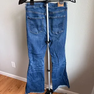 American Eagle Super Hi Rise Flare Split Hem Stretch Jeans Women's Size 8 thumbnail 2