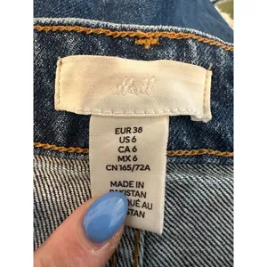 H&M High Rise Mom Jean Medium Wash Blue Jeans Size 6 thumbnail 3