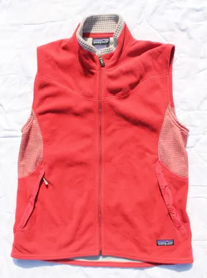 Patagonia Women's Red R2 Regulator Polartec Thermal Pro Fleece Vest thumbnail 1