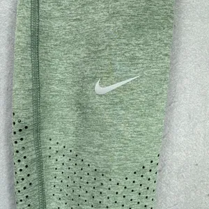 Nike Dri Fit 3/4 Length Compression Tights Pants Women's Large Green Running Gym thumbnail 9