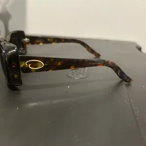 Oscar de la renta Stylish Tortoiseshell Sunglasses Frames.  Frames only thumbnail 2