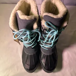 Khombu Women's Winter Boots with Blue Laces thumbnail 4