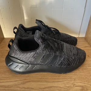 adidas Swift Run 22 Sz 7 Black Knit Athletic Sneakers Running Walking Fitness thumbnail 3