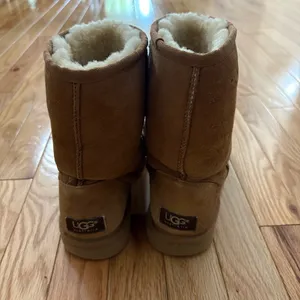 UGG boots, lightly worn Size 6W thumbnail 6