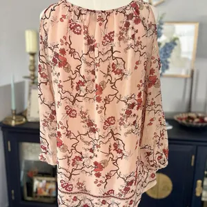 Max Edition Sz Medium Coral Floral Keyhole Front Cold Shoulder Boho Tunic Top thumbnail 4
