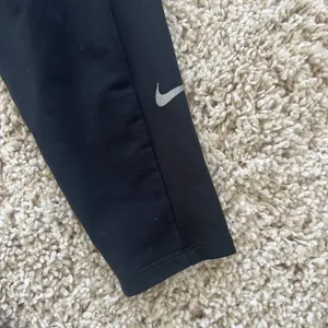 EUC  Dri-Fit Essential Warm Tapered Running Pants thumbnail 3