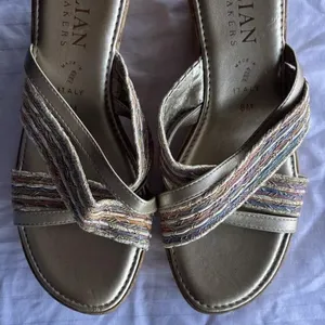 Italian Shoemakers Women’s Size 8 Brown Fabric Wedge Sandals Slip On 3” Heel thumbnail 6