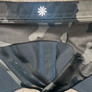 Athleta Run Free Asymmetrical Strappy‎ Sports Bra Deep Leaf Camo Medium thumbnail 6