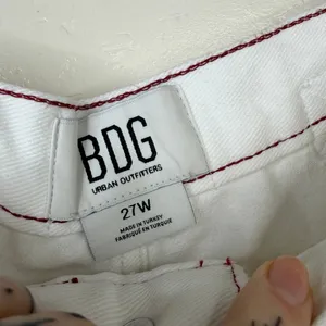 NEW BDG Urban Outfitters Ivory Logan Boyfriend Mid Rise Loose Cinched Jeans thumbnail 11