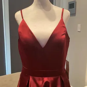 Women’s Burgundy Short Prom Party Dress NWT Medium thumbnail 2