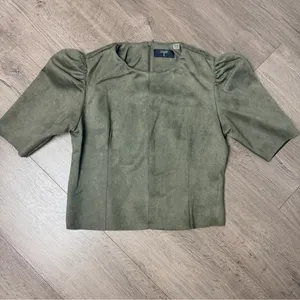 Tahari Faux Leather Suede Puff Sleeve Cropped Blouse Olive Short Sleeve Zip LRG thumbnail 3