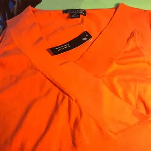 Orange T thumbnail 2