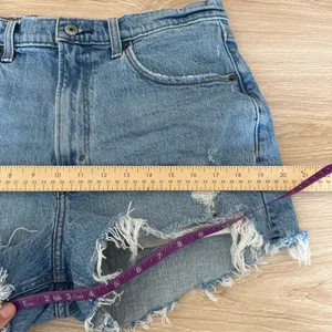 Abercrombie & Fitch 30/10 Curve Love Mom High Rise Shorts Denim Distressed thumbnail 7