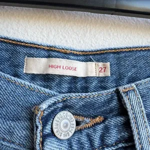 Levis Premium High Loose Relaxed Oversized Fit Jeans Size 27 Inseam 30” thumbnail 4