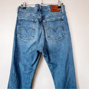 Levis Wedgie High Rise Button Fly Ripped Knees Medium Wash Size 28 thumbnail 5