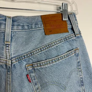 Levi's Women's Premium 501 Original Shorts Lightwash‎ Blue Size 27 Button Fly thumbnail 5