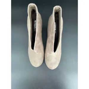 Aerosoles Winterstrole Taupe Faux Suede V-Cut Ankle Boots Shooties Size 7.5 M thumbnail 4