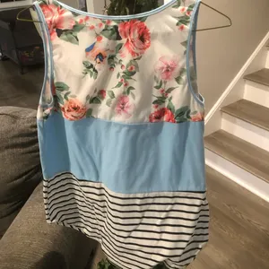 White & Blue Flower Tank Top Size M thumbnail 3