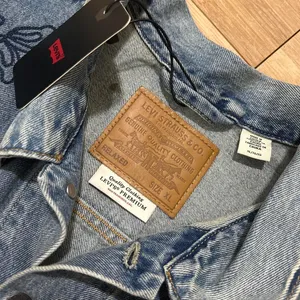 Levi’s denim jacket with embroidery thumbnail 7