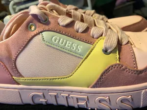 Sneakers thumbnail 2