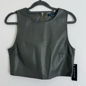 NWT Kurious Faux Leather‎ Boxy Zip Back Sleeveless Crop Top Gray Medium thumbnail 1