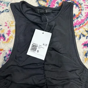 NWT Forever 21 Black Cropped Cinch Scrunch Going Out Top thumbnail 4