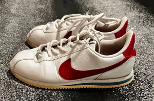 Womens sz8.5 Nike Cortez lowtops thumbnail 1