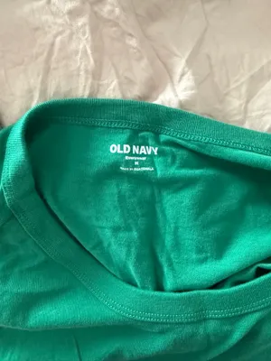 Old Navy Tee  thumbnail 2