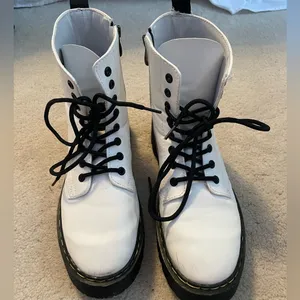 White Boots Size 8.5 thumbnail 2