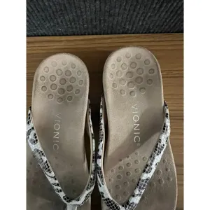 Vionic Women's Dillon Thong Sandals Leopard Print Slip‎ On Casual Size 7 thumbnail 3