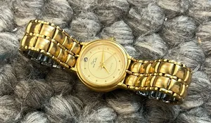 Oscar De La Renta Vintage Ladies Quartz Watch Gold Tone 237-5Y30 thumbnail 1