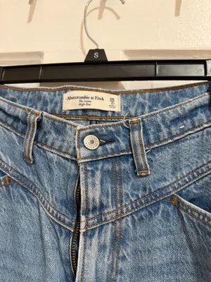 Abercrombie High-Rise Jeans thumbnail 2