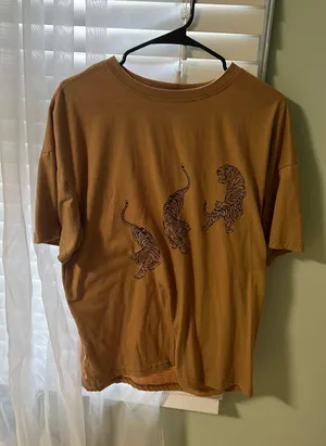 SheIn T-shirt thumbnail 1