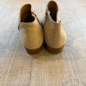 Lucky Brand Cream Western Ankle Booties Low Heel Women’s Size 10 thumbnail 4
